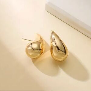Elegant Gold Teardrop Earrings